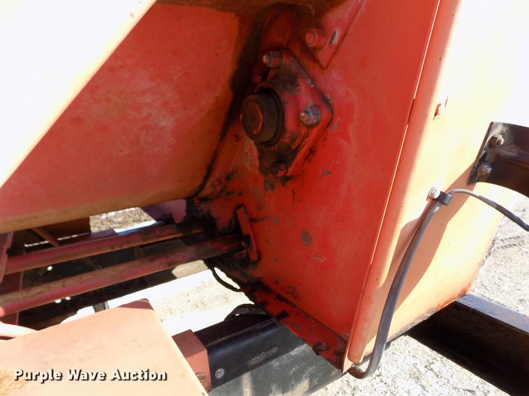 image for item FA9511 1976 International Loadstar 1600 feed mixer truck