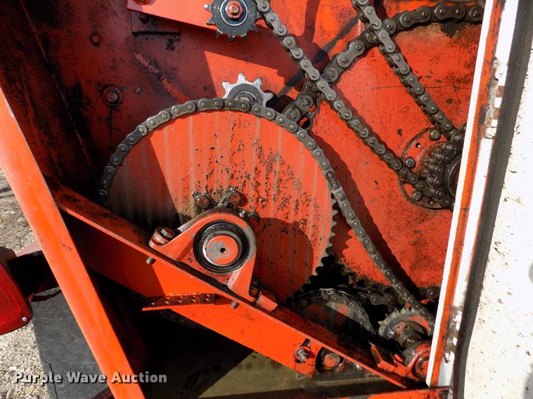 image for item FA9511 1976 International Loadstar 1600 feed mixer truck