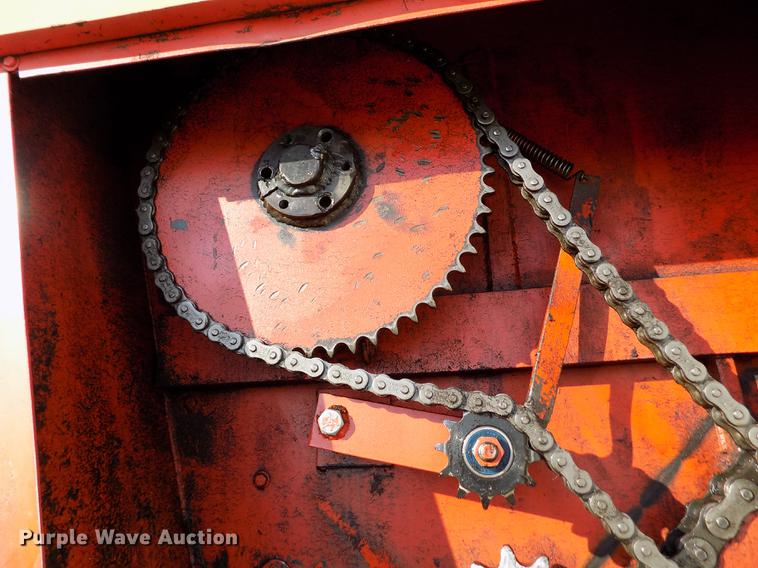 image for item FA9511 1976 International Loadstar 1600 feed mixer truck