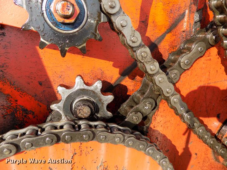 image for item FA9511 1976 International Loadstar 1600 feed mixer truck