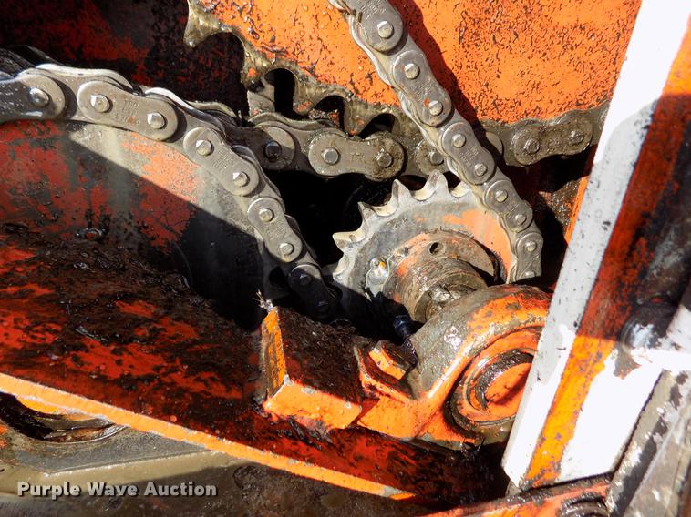 image for item FA9511 1976 International Loadstar 1600 feed mixer truck