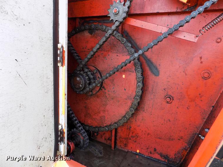 image for item FA9511 1976 International Loadstar 1600 feed mixer truck