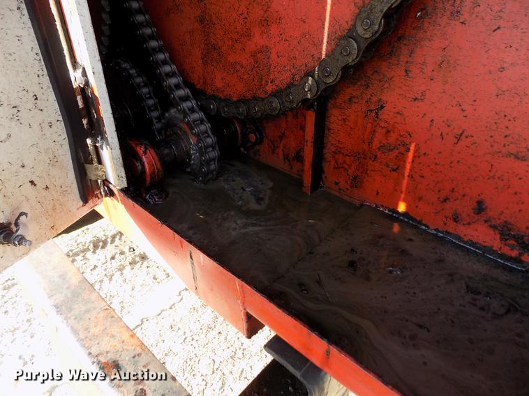 image for item FA9511 1976 International Loadstar 1600 feed mixer truck