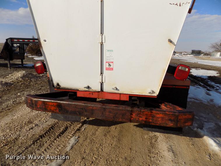 image for item FA9511 1976 International Loadstar 1600 feed mixer truck