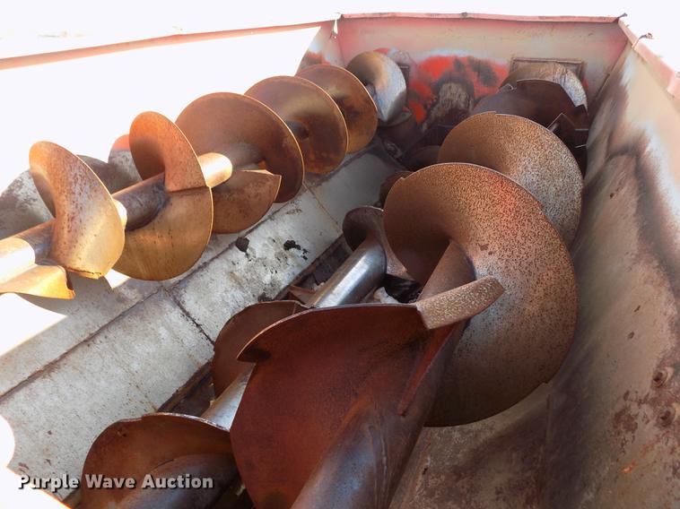 image for item FA9511 1976 International Loadstar 1600 feed mixer truck