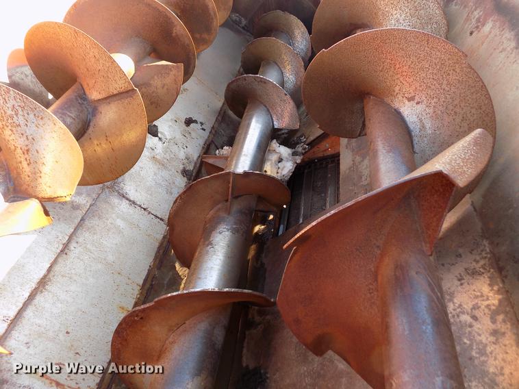 image for item FA9511 1976 International Loadstar 1600 feed mixer truck