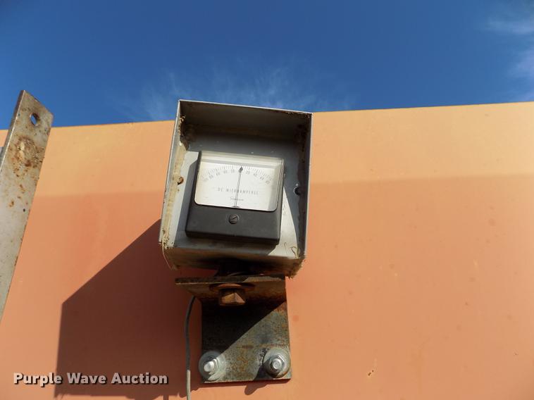 image for item FA9511 1976 International Loadstar 1600 feed mixer truck