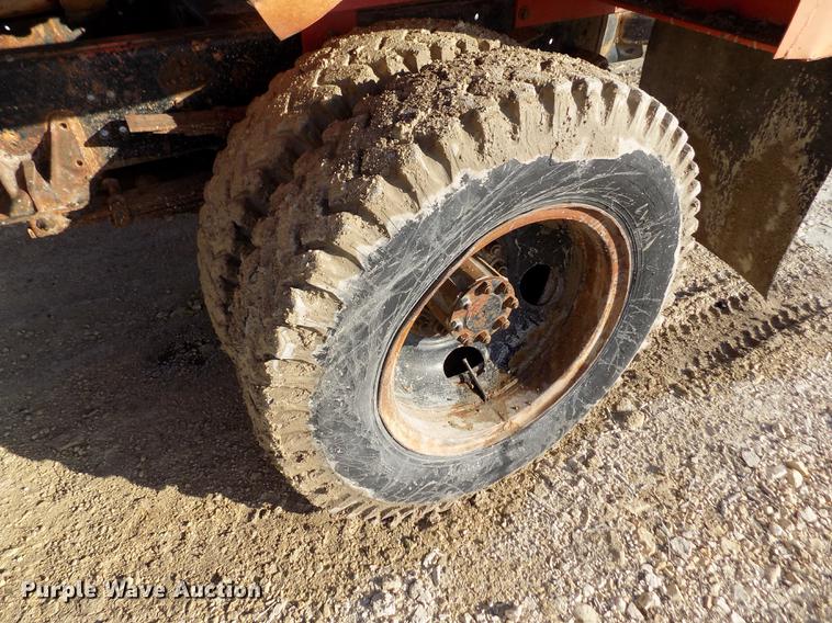 image for item FA9511 1976 International Loadstar 1600 feed mixer truck