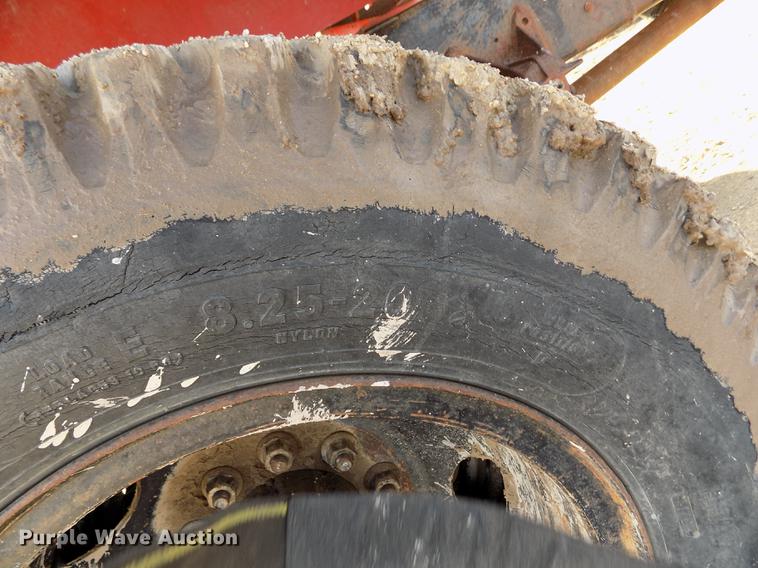 image for item FA9511 1976 International Loadstar 1600 feed mixer truck