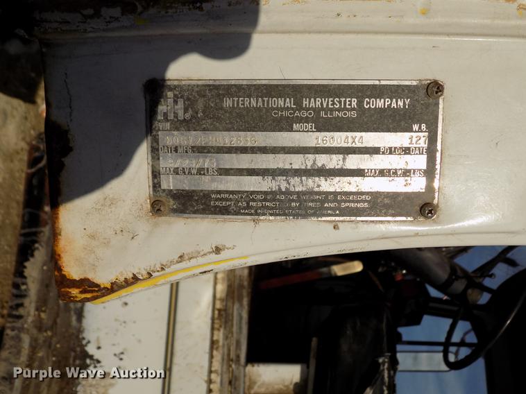 image for item FA9511 1976 International Loadstar 1600 feed mixer truck