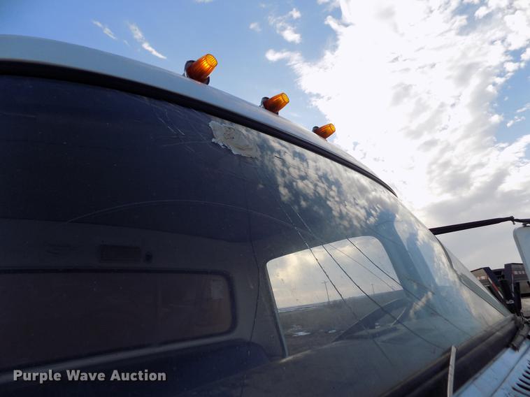 image for item FA9511 1976 International Loadstar 1600 feed mixer truck