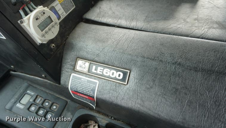 image for item G1638 2010 Mack LE600 refuse truck