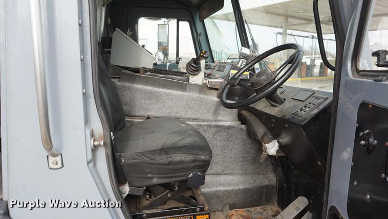 image for item G1638 2010 Mack LE600 refuse truck