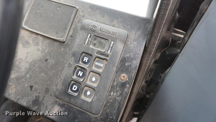 image for item G1638 2010 Mack LE600 refuse truck