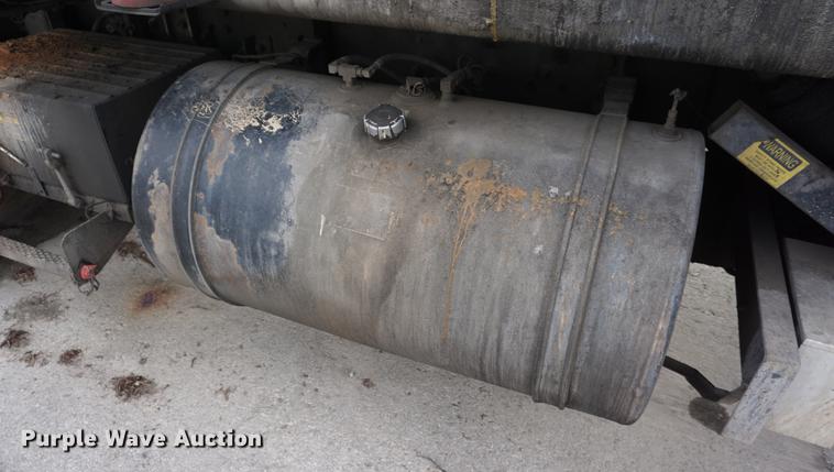 image for item G1638 2010 Mack LE600 refuse truck