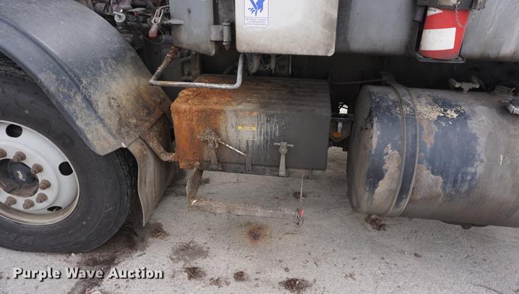 image for item G1638 2010 Mack LE600 refuse truck