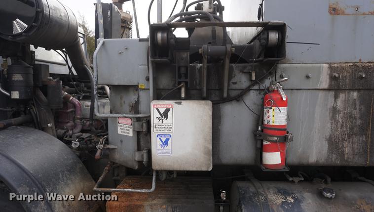 image for item G1638 2010 Mack LE600 refuse truck