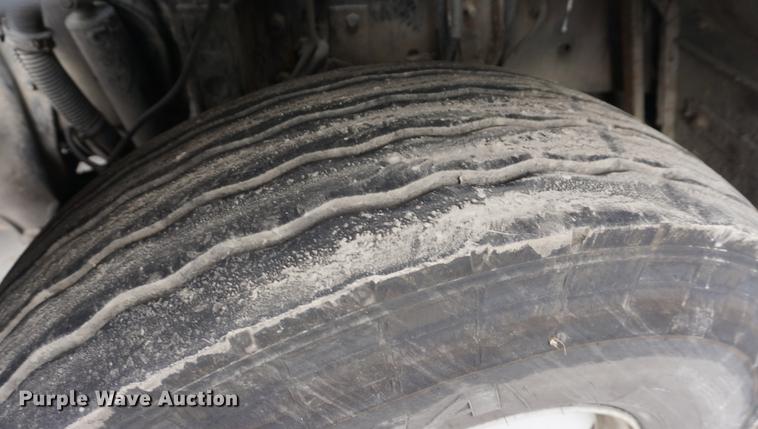 image for item G1638 2010 Mack LE600 refuse truck