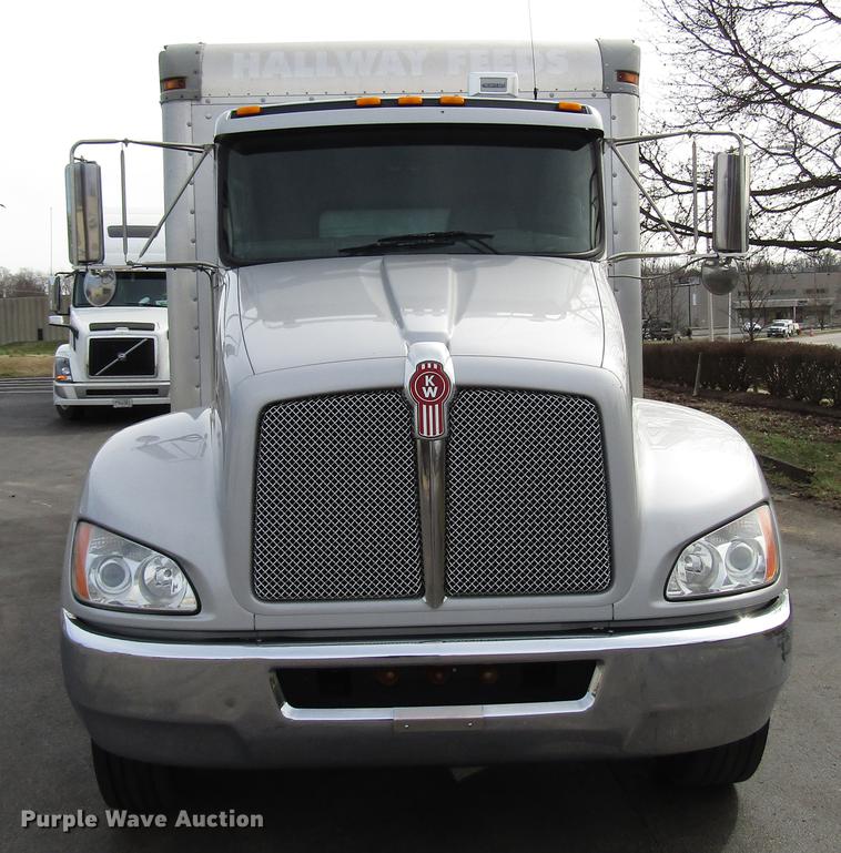 image for item G1639 2013 Kenworth T370 box truck