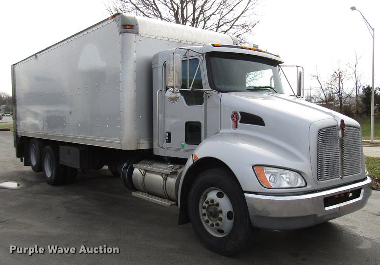 image for item G1639 2013 Kenworth T370 box truck