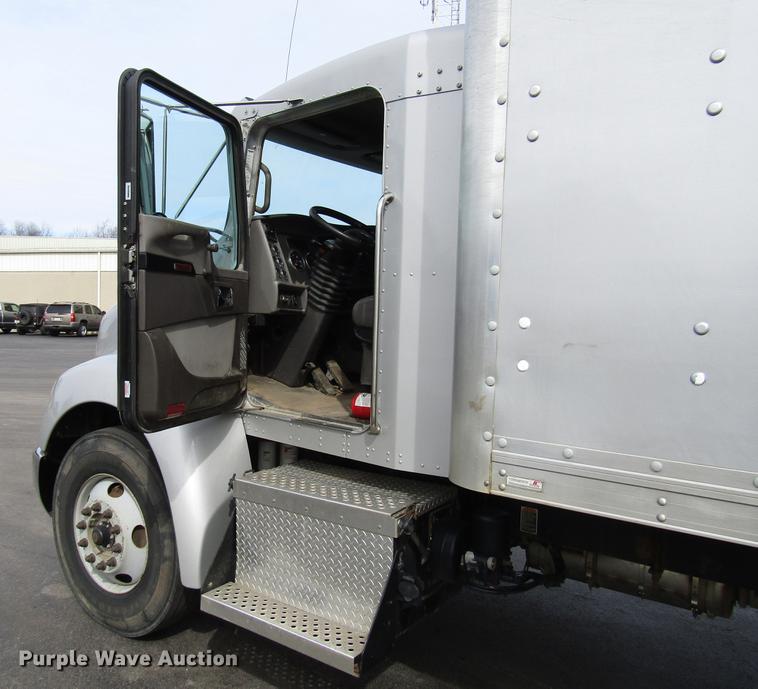 image for item G1639 2013 Kenworth T370 box truck