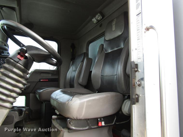 image for item G1639 2013 Kenworth T370 box truck