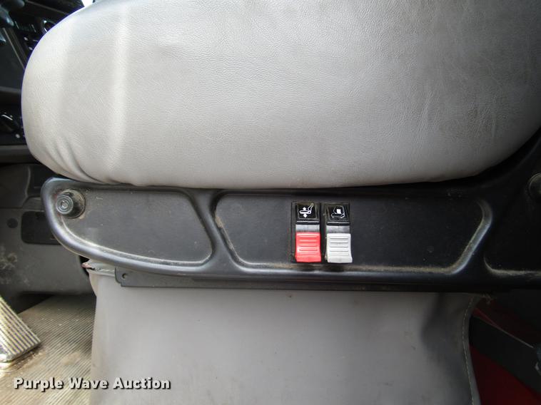 image for item G1639 2013 Kenworth T370 box truck