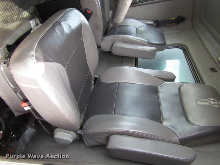 image for item G1639 2013 Kenworth T370 box truck