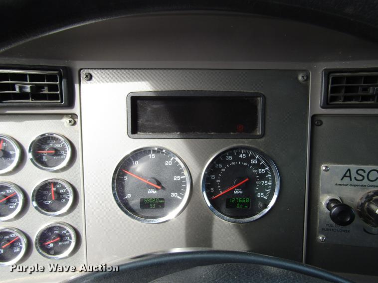 image for item G1639 2013 Kenworth T370 box truck