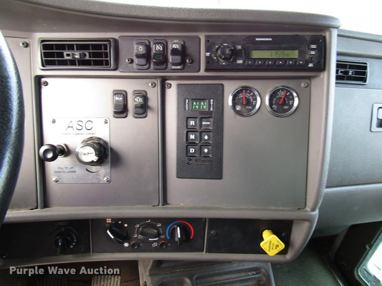 image for item G1639 2013 Kenworth T370 box truck