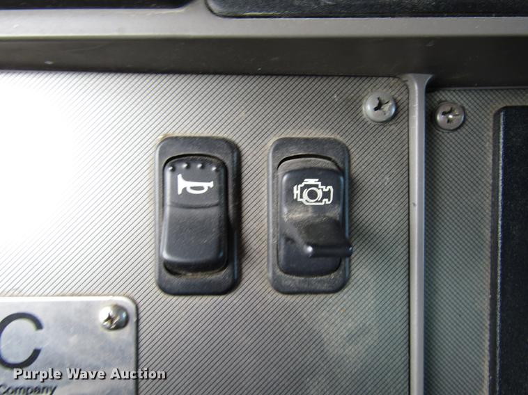 image for item G1639 2013 Kenworth T370 box truck