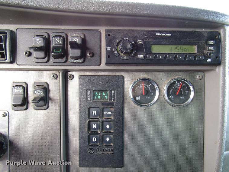 image for item G1639 2013 Kenworth T370 box truck