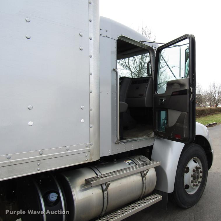 image for item G1639 2013 Kenworth T370 box truck