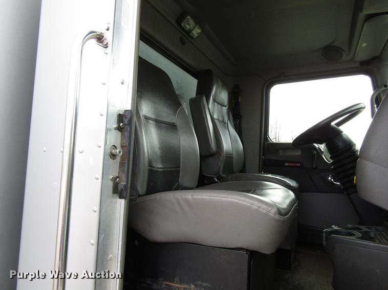 image for item G1639 2013 Kenworth T370 box truck