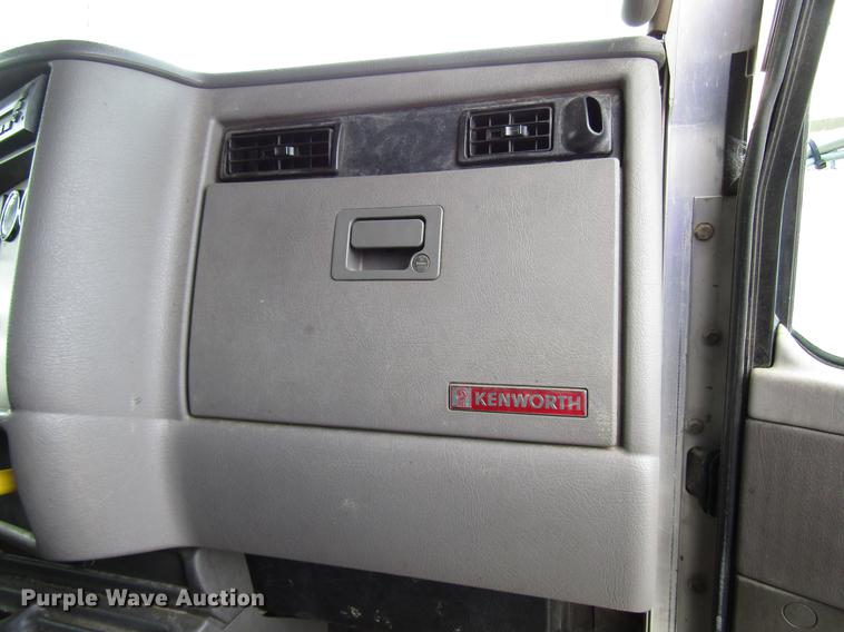 image for item G1639 2013 Kenworth T370 box truck