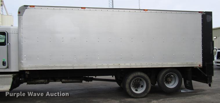 image for item G1639 2013 Kenworth T370 box truck