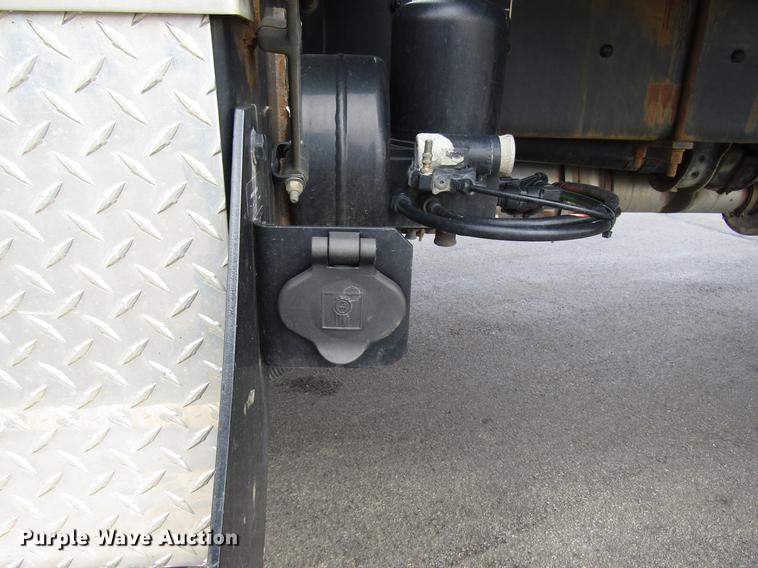 image for item G1639 2013 Kenworth T370 box truck