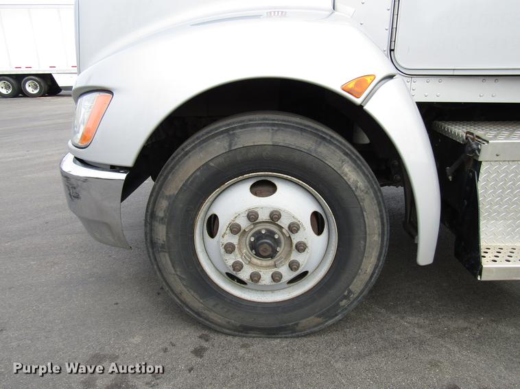 image for item G1639 2013 Kenworth T370 box truck