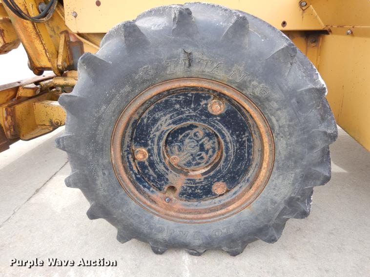 image for item DC8729 1997 Vermeer V8550 cable plow