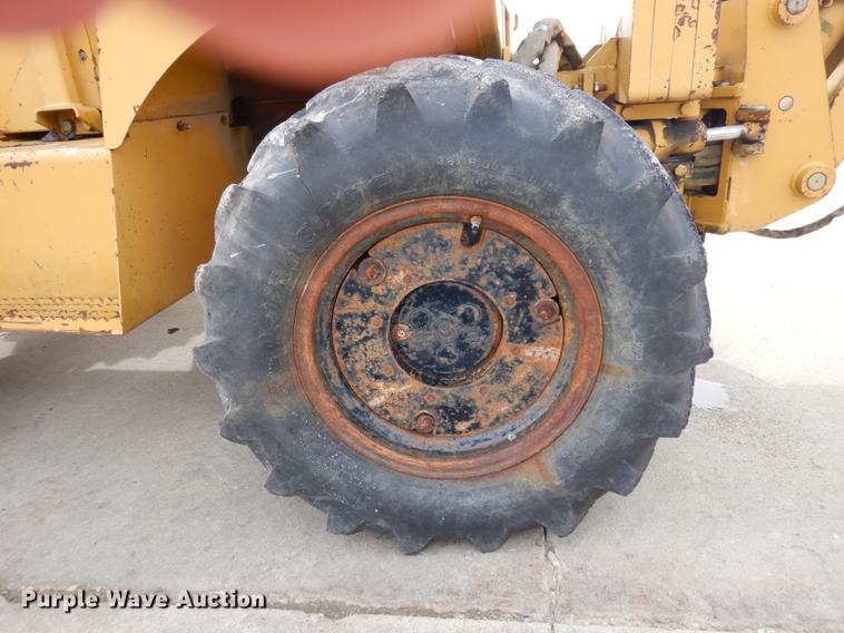 image for item DC8729 1997 Vermeer V8550 cable plow