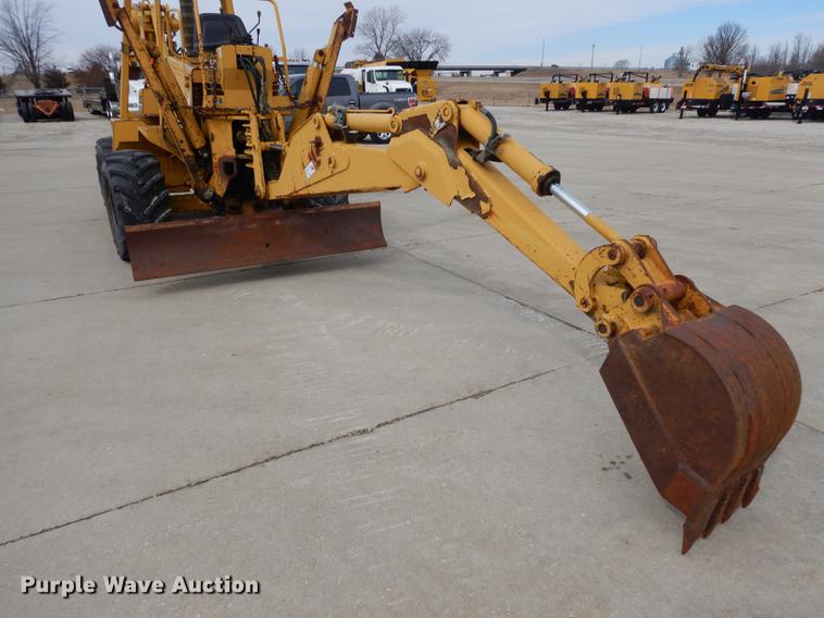 image for item DC8729 1997 Vermeer V8550 cable plow