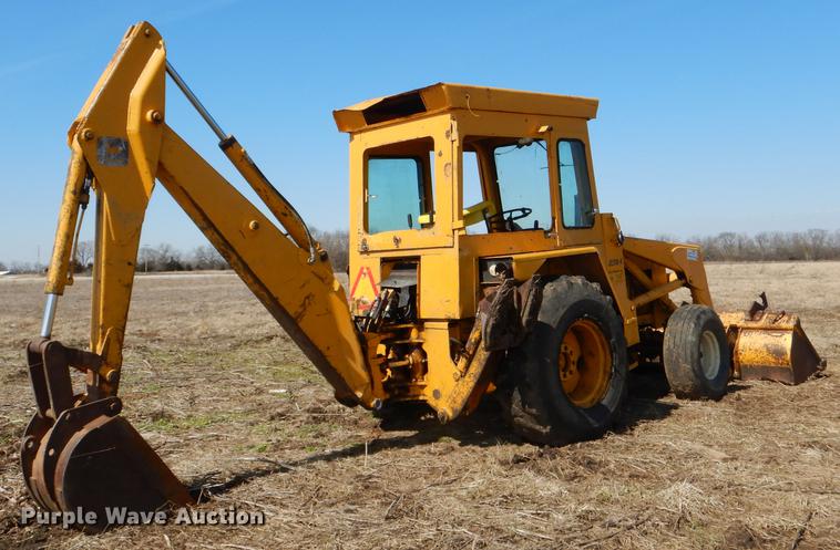 image for item DE0148 1977 John Deere 310A backhoe