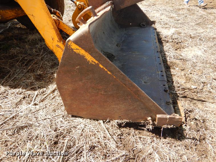 image for item DE0148 1977 John Deere 310A backhoe