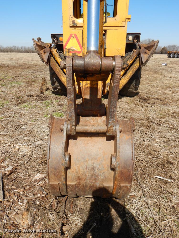 image for item DE0148 1977 John Deere 310A backhoe