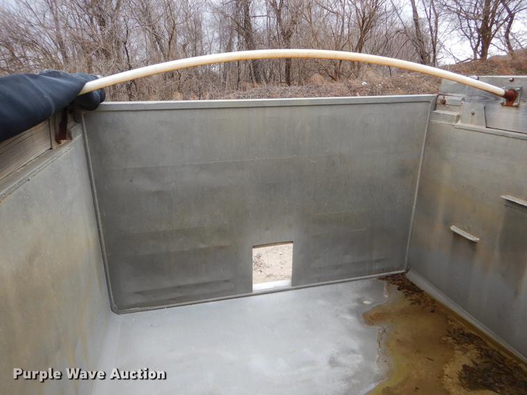 image for item DE6052 1993 Travis aluminum dump bed