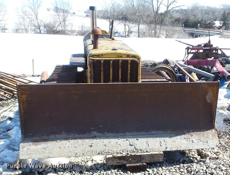 image for item DE7622 1947 Caterpillar D2 dozer