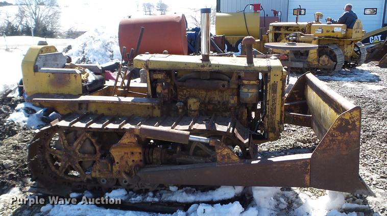 image for item DE7622 1947 Caterpillar D2 dozer