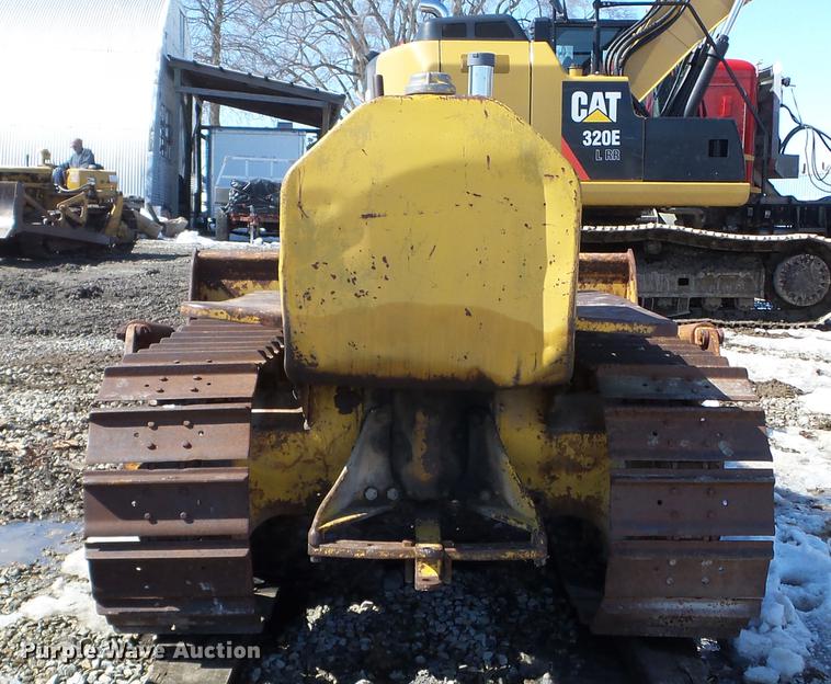 image for item DE7622 1947 Caterpillar D2 dozer