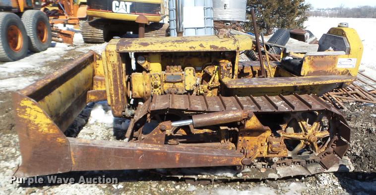 image for item DE7622 1947 Caterpillar D2 dozer