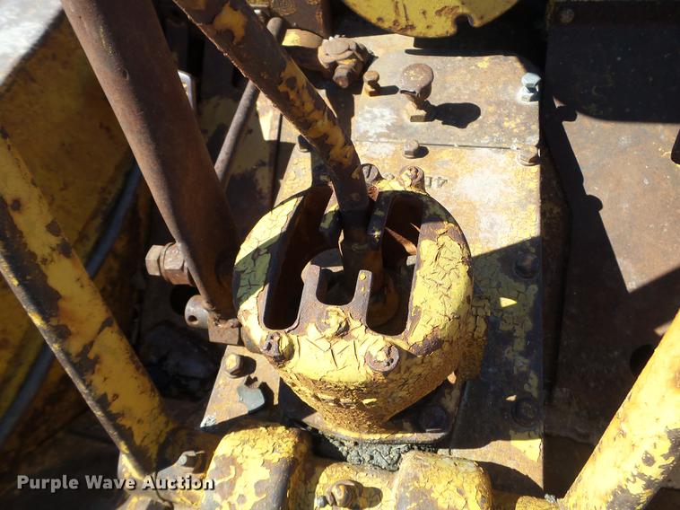 image for item DE7622 1947 Caterpillar D2 dozer